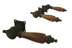 Türgriff Gusseisen teak mit Drückerrosetten.